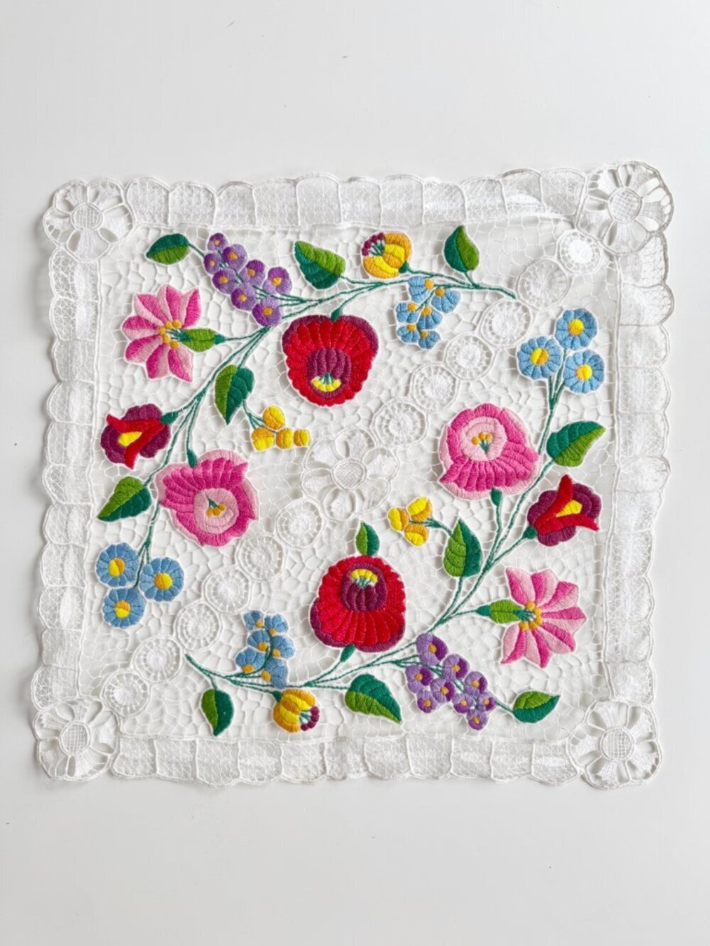 Vintage Hungarian Floral Kalocsa Embroidered Lace Square Tablecloth Placemat